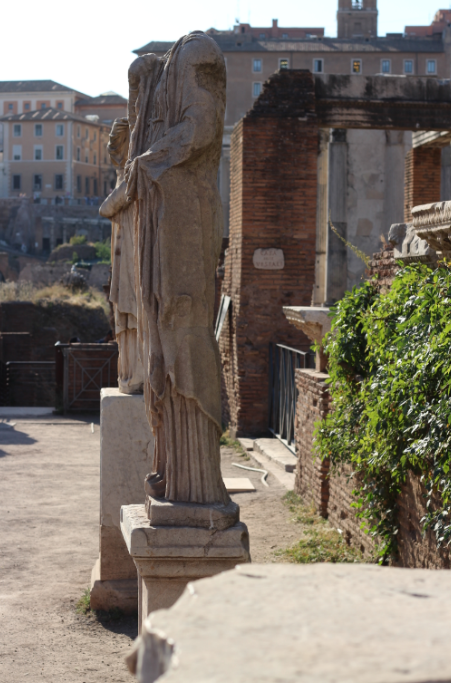 roma_4_forum_statues