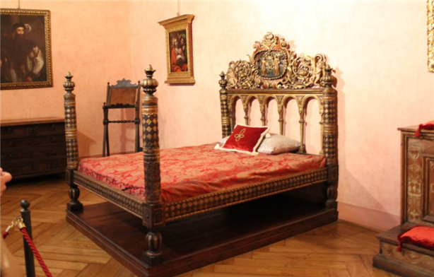 roma_5_pope_bed
